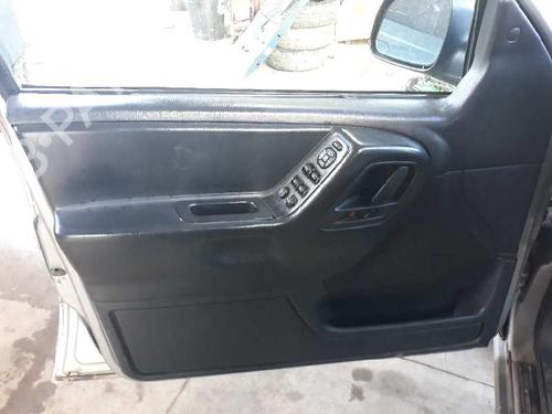 Windscreen washer tank JEEP GRAND CHEROKEE II (WJ, WG) 2.7 CRD Laredo | BP7421868C113 