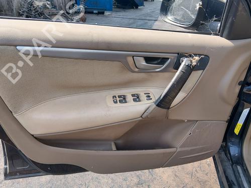 Fuse box VOLVO S60 I (384) D5 | BP37030222E1 - Image 10