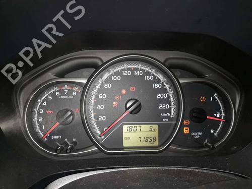 Used Instrument cluster TOYOTA YARIS (_P13_) 1.0 (KSP130_, KSP130) (69 hp) 4950930