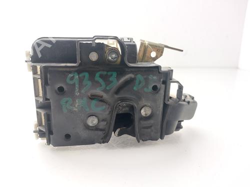 Serrure avant gauche VW POLO III (6N1) 60 1.4 (60 hp) 31124439