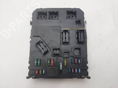 Used Fuse box Fuse box 38951846 38951846
