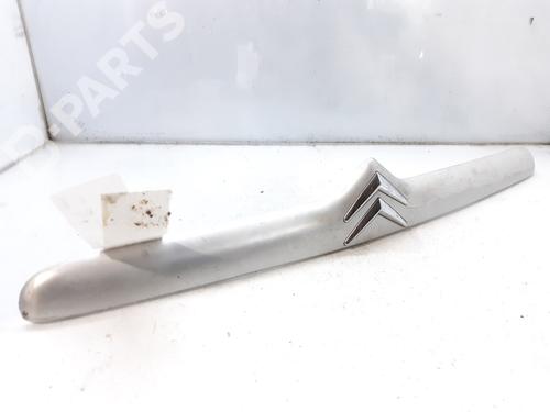 Used Tailgate handle Tailgate handle CITROËN XSARA Coupe (N0) 1.9 D (70 hp) 8952433 8952433
