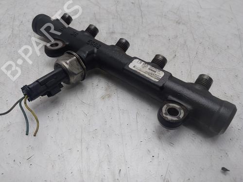 Used Injection rail Injection rail 37010872 37010872