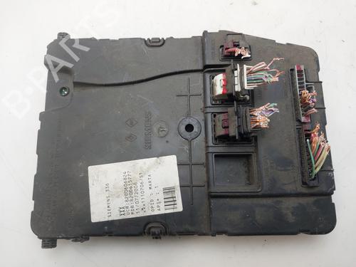 Used Fuse box Fuse box RENAULT MEGANE II (BM0/1_, CM0/1_) 1.5 dCi (BM1F, CM1F) (86 hp) 33928878 33928878