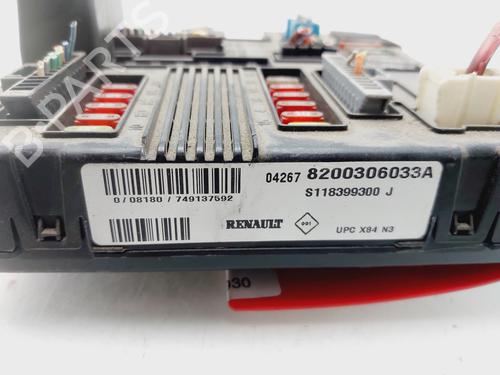 Fuse box RENAULT MEGANE II Saloon (LM0/1_)  | BP28208281E1 