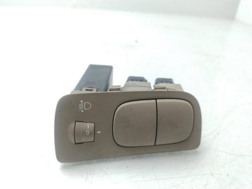 Used Headlight switch KIA SPORTAGE II (JE_, KM_) 2.0 i 16V (141 hp) 27206227