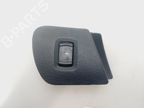 Interrupteur de vitre avant droite SKODA OCTAVIA I Combi (1U5) 1.9 TDI (90 hp) 31827077
