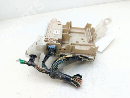 Used Fuse box Fuse box 37438037 37438037