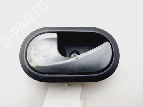 Venstre foran invendig håndtak RENAULT CLIO III (BR0/1, CR0/1) 1.2 16V (BR0P, CR0P) (101 hp) 31209868