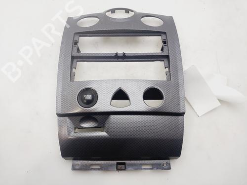 Used Middle console RENAULT MEGANE II Saloon (LM0/1_) [2003-2026]  32204687