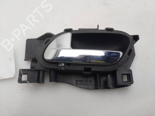 Puxador interior frente esquerdo Puxador interior frente esquerdo 39139411 39139411