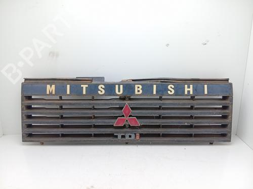 Used Grille MITSUBISHI PAJERO I Canvas Top (L04_G) 2.5 TD (L044G, L049G) (95 hp) 24997137