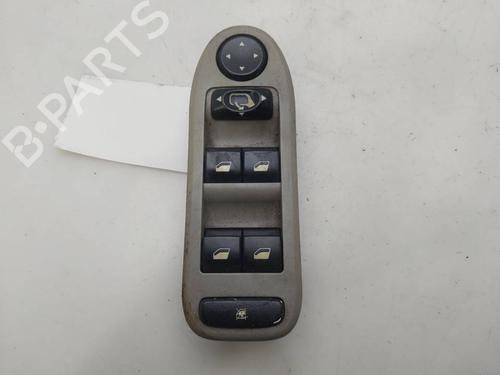 Venstre fortil elrude kontakt Venstre fortil elrude kontakt CITROËN C5 I (DC_) 2.2 HDi (DC4HXB, DC4HXE) (133 hp) 39717889 39717889