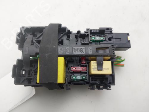 Used Fuse box Fuse box 37697102 37697102