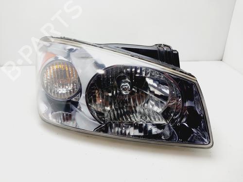 Used Right headlight KIA CERATO I Hatchback (LD) 2.0 CRDi (112 hp) 29531794