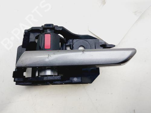 Używane Klamka wewnętrzna drzwi tylnych lewych MAZDA 3 Saloon (BP_) [2018-2025]  30857716
