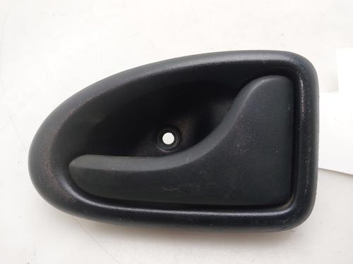 Højre bagtil invendig håndtag Højre bagtil invendig håndtag RENAULT MEGANE I Classic (LA0/1_) 1.6 e (LA0F, LA0S) (90 hp) 33951140 33951140