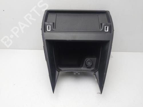 Used Middle console CITROËN C4 III (BA_, BB_, BC_) 1.2 PureTech 130 (BAHNSA, BAHNSB) (130 hp) 32032313