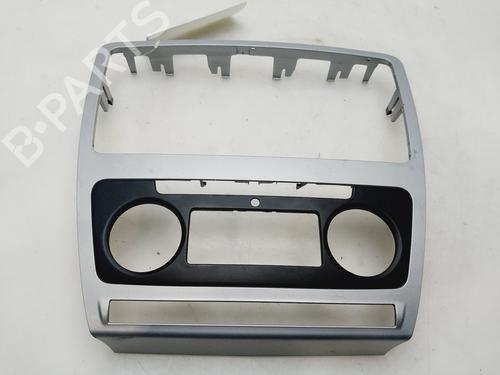 Console central SKODA OCTAVIA II (1Z3) 1.6 TDI (105 hp) 26199752