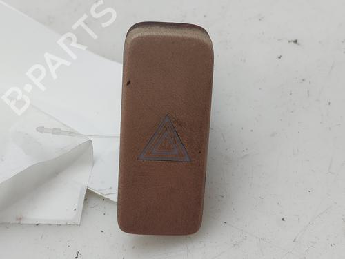 Comutador / Botão 4 piscas Comutador / Botão 4 piscas TOYOTA AURIS (_E18_) 1.4 D-4D (NDE180_, NDE180R) (90 hp) 33952122 33952122