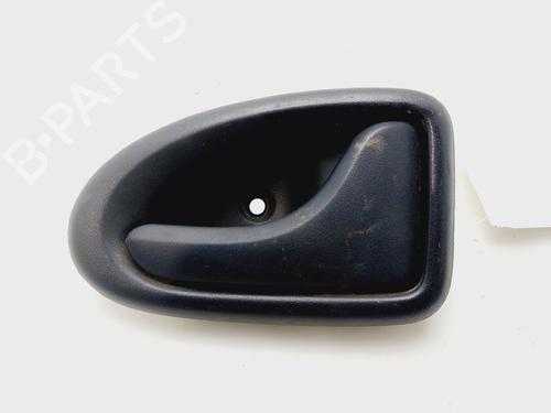 Used Front right interior door handle RENAULT MEGANE I Classic (LA0/1_) 1.6 16V (LA00, LA04, LA0B, LA11, LA16, LA19, LA1J, LA1K,... (107 hp) 31579151