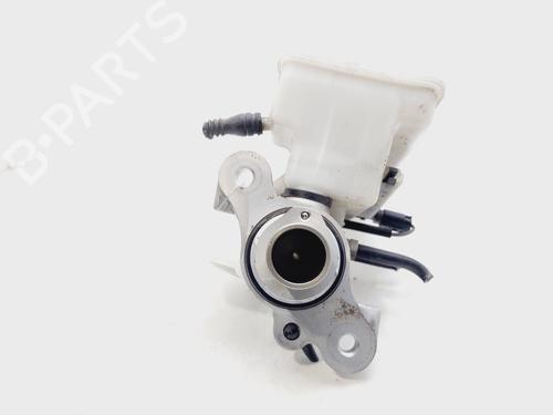 Used Brake master cylinder MERCEDES-BENZ GLA-CLASS (X156) GLA 200 CDI / d (156.908) (136 hp) 22999730