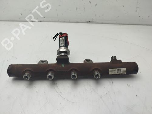 Used Injection rail Injection rail 32411138 32411138