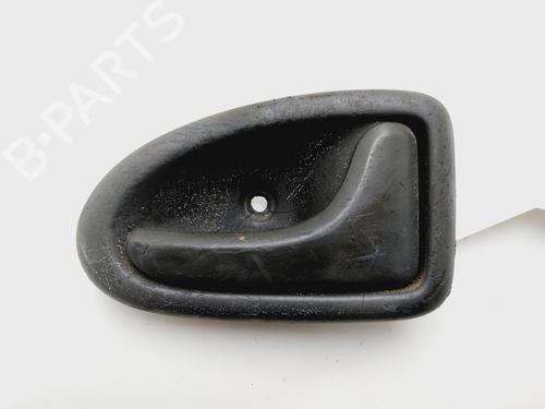 Poignée intérieure arrière droite RENAULT SCÉNIC I MPV (JA0/1_, FA0_) 1.6 (JA00, JA16, JA15, JA19, JA1V, JA2B, JA2C, JA0B,... (107 hp) 30467249