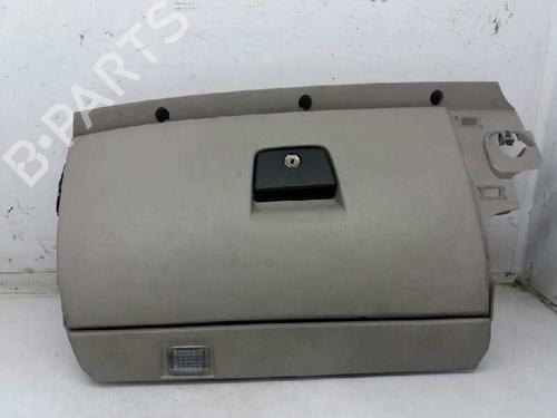 Used Glove box VOLVO S40 II (544) 2.0 D (136 hp) 2878928