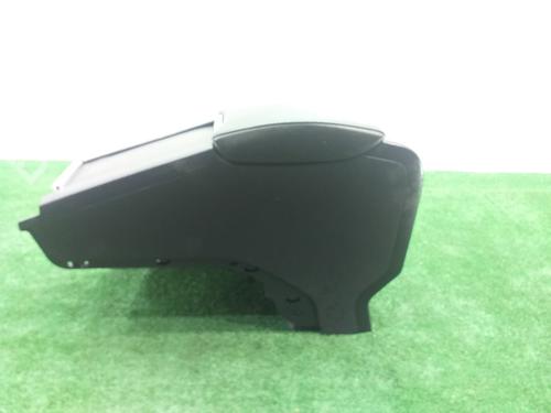 Used Armrest / Center console VOLVO V60 I (155) D3 (150 hp) 28329395