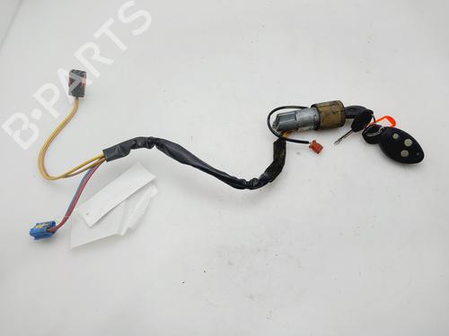 Used Ignition barrel CITROËN XSARA Coupe (N0) 1.9 D (70 hp) 32410328