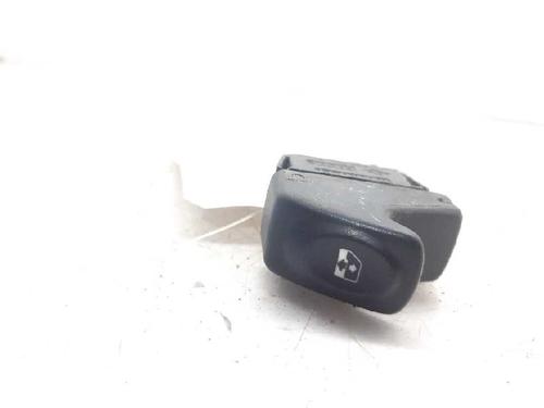 Interrupteur de vitre avant gauche RENAULT MEGANE I Coach (DA0/1_) 1.6 e (DA0F) (90 hp) 12400526