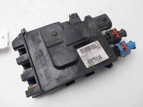 Used Fuse box Fuse box RENAULT MEGANE III Hatchback (BZ0/1_, B3_) 1.6 16V (BZ0H) (101 hp) 40061171 40061171