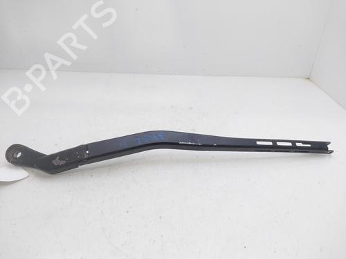 Used Front windshield wiper arm AUDI A4 B6 (8E2) 1.9 TDI (130 hp) 24506542