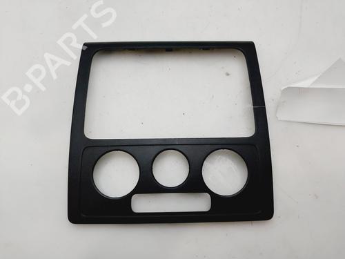 Console centrale VW CADDY III MPV (2KB, 2KJ, 2CB, 2CJ) 1.9 TDI (105 hp) 32032363