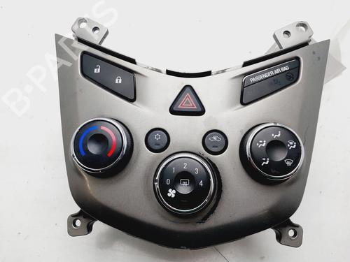 Used Climate control CHEVROLET AVEO Saloon (T300) 1.2 LPG (86 hp) 19484973