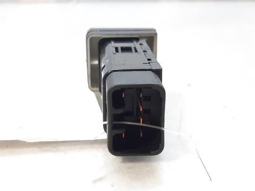 Switch KIA CARENS II MPV (FJ) 2.0 CRDi | BP12403907I30 