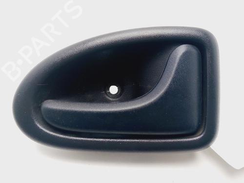 Høyre bak invendig håndtak RENAULT CLIO II (BB_, CB_) 1.2 (BB0A, BB0F, BB10, BB1K, BB28, BB2D, BB2H, CB0A,... (58 hp) 31751662
