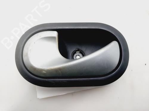 Puxador interior trás esquerdo RENAULT CLIO III (BR0/1, CR0/1) 1.5 dCi (C/BR0G, C/BR1G) (68 hp) 31143951