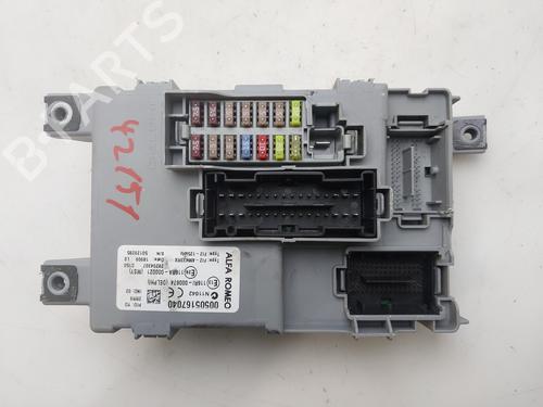Used Fuse box Fuse box 37438056 37438056