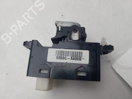 Left rear window switch KIA CARENS IV 1.7 CRDi | BP36648621I29 - Image 3