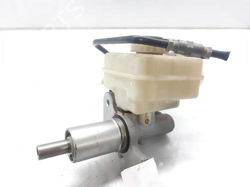 Used Brake master cylinder BMW 5 (E60) 530 d xDrive (235 hp) 8325506