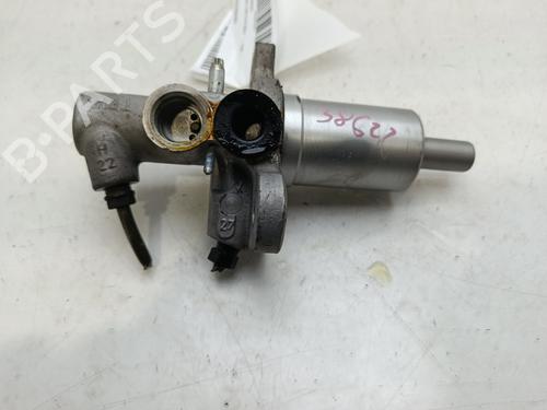 Used Brake master cylinder BMW 5 (E60) 530 d (218 hp) 32407893