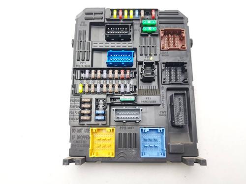 Used Fuse box Fuse box 39502115 39502115
