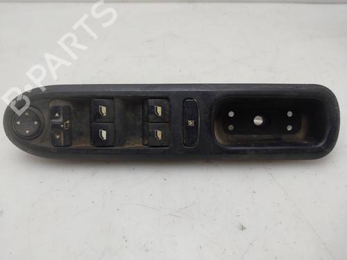 Used Left front window switch Left front window switch PEUGEOT 407 (6D_) 2.0 (6DRFNB, 6DRFNE) (136 hp) 40513862 40513862