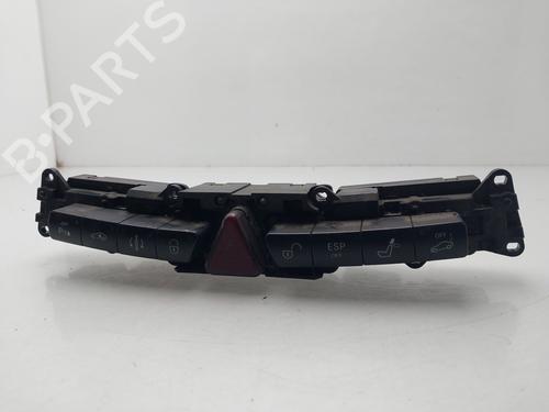 Used Warning switch MERCEDES-BENZ S-CLASS (W220, V220) S 320 CDI (220.025, 220.125) (204 hp) 32719554