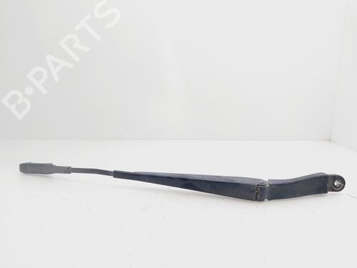 Used Front windshield wiper arm VOLVO XC90 I (275) D5 AWD (163 hp) 25870177