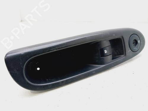 Used Right front window switch RENAULT CLIO II (BB_, CB_) 1.2 (BB0A, BB0F, BB10, BB1K, BB28, BB2D, BB2H, CB0A,... (58 hp) 29390575