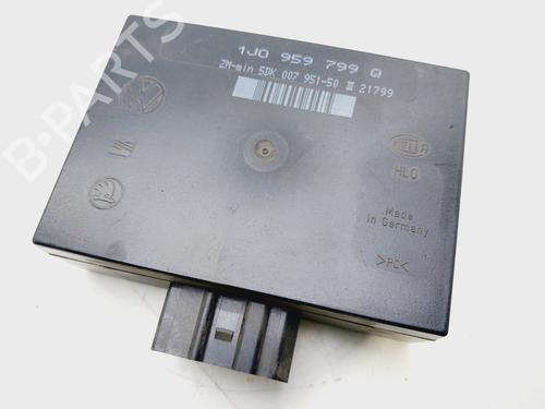 Used Comfort control module SKODA OCTAVIA I (1U2) 1.6 (101 hp) 30475950