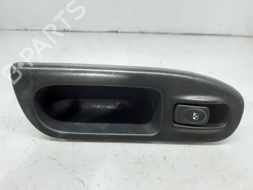 Interrupteur de vitre avant droite RENAULT SCÉNIC I MPV (JA0/1_, FA0_) 1.4 16V (JA0D, JA1H, Ja0W, JA10) (95 hp) 12401974